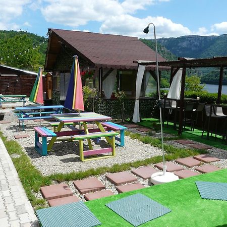 Clisura Dunarii Casutele Danca Ogradina Buitenkant foto
