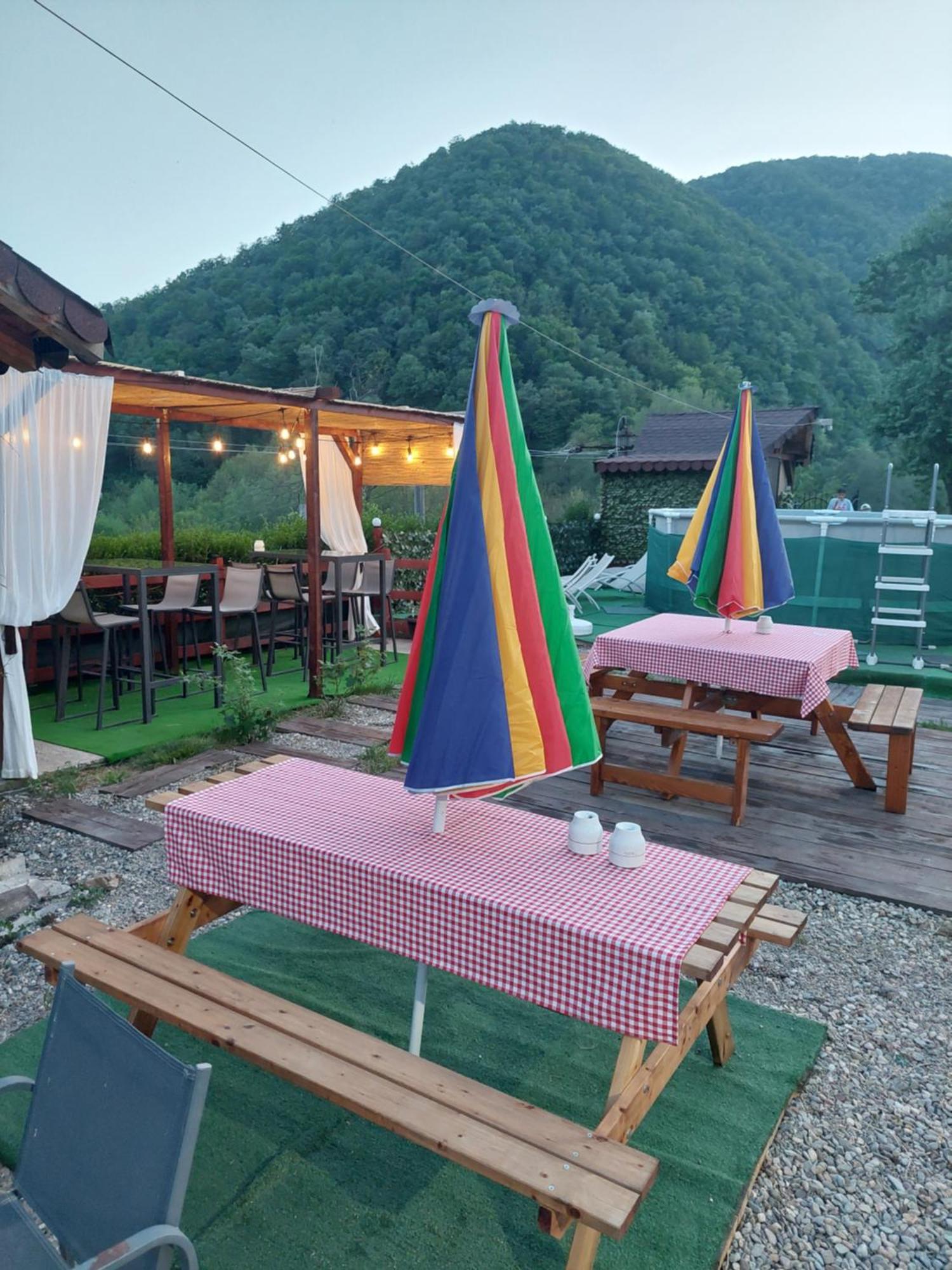 Clisura Dunarii Casutele Danca Ogradina Buitenkant foto