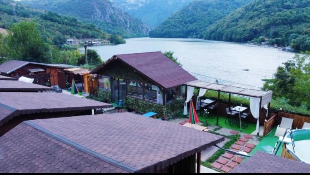 Clisura Dunarii Casutele Danca Ogradina Buitenkant foto