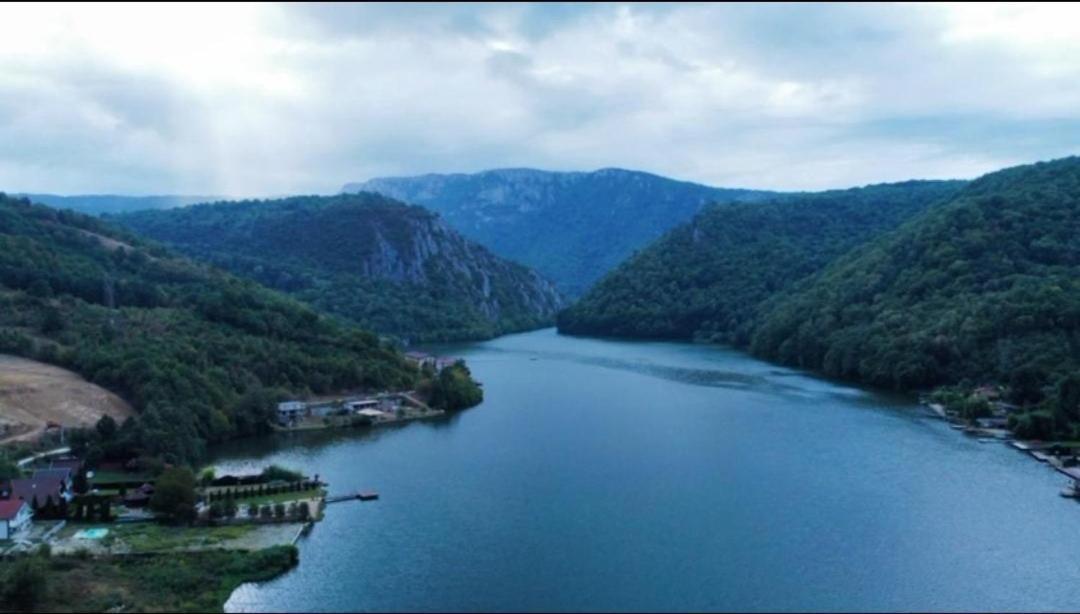 Clisura Dunarii Casutele Danca Ogradina Buitenkant foto