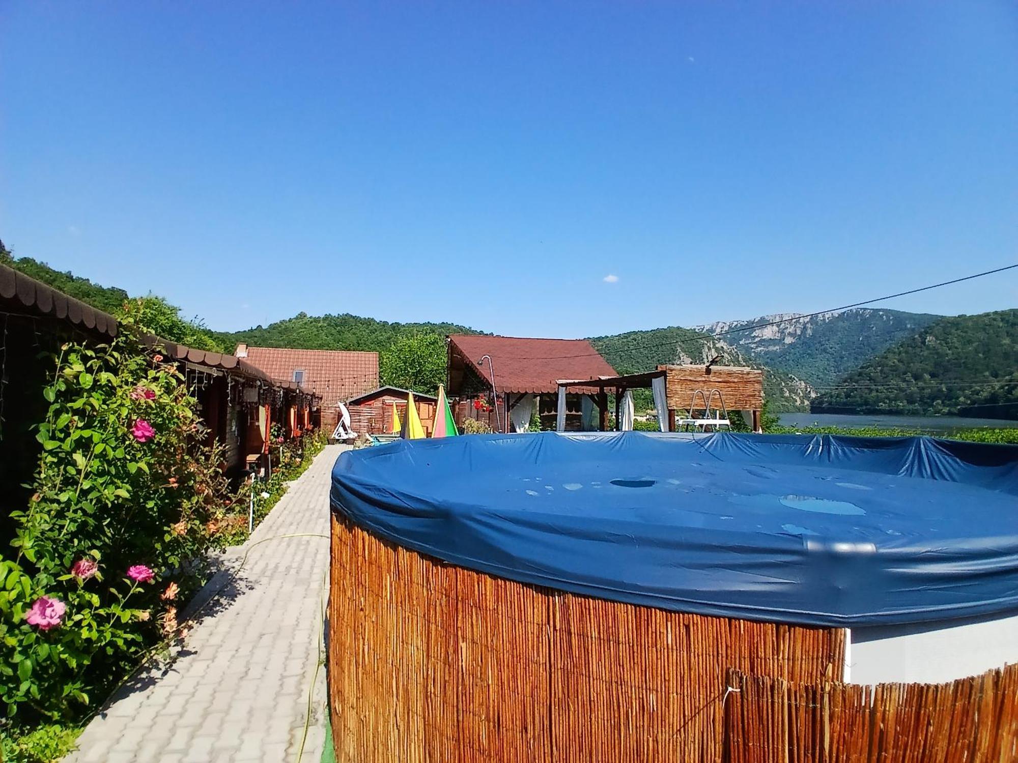 Clisura Dunarii Casutele Danca Ogradina Buitenkant foto